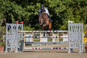 IMG 6104 300x201 - Julia Barth ist Hessenmeisterin der Jungen Reiter 2025